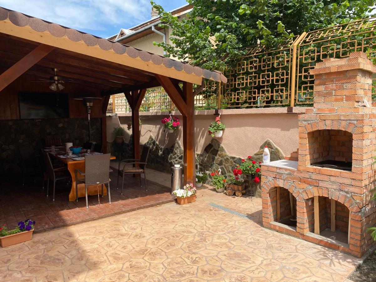 Casa Cattleya Hotel Targu Jiu Exterior photo